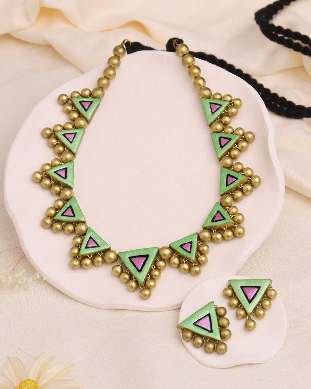 Traditional-Short-Necklace-For-Festive