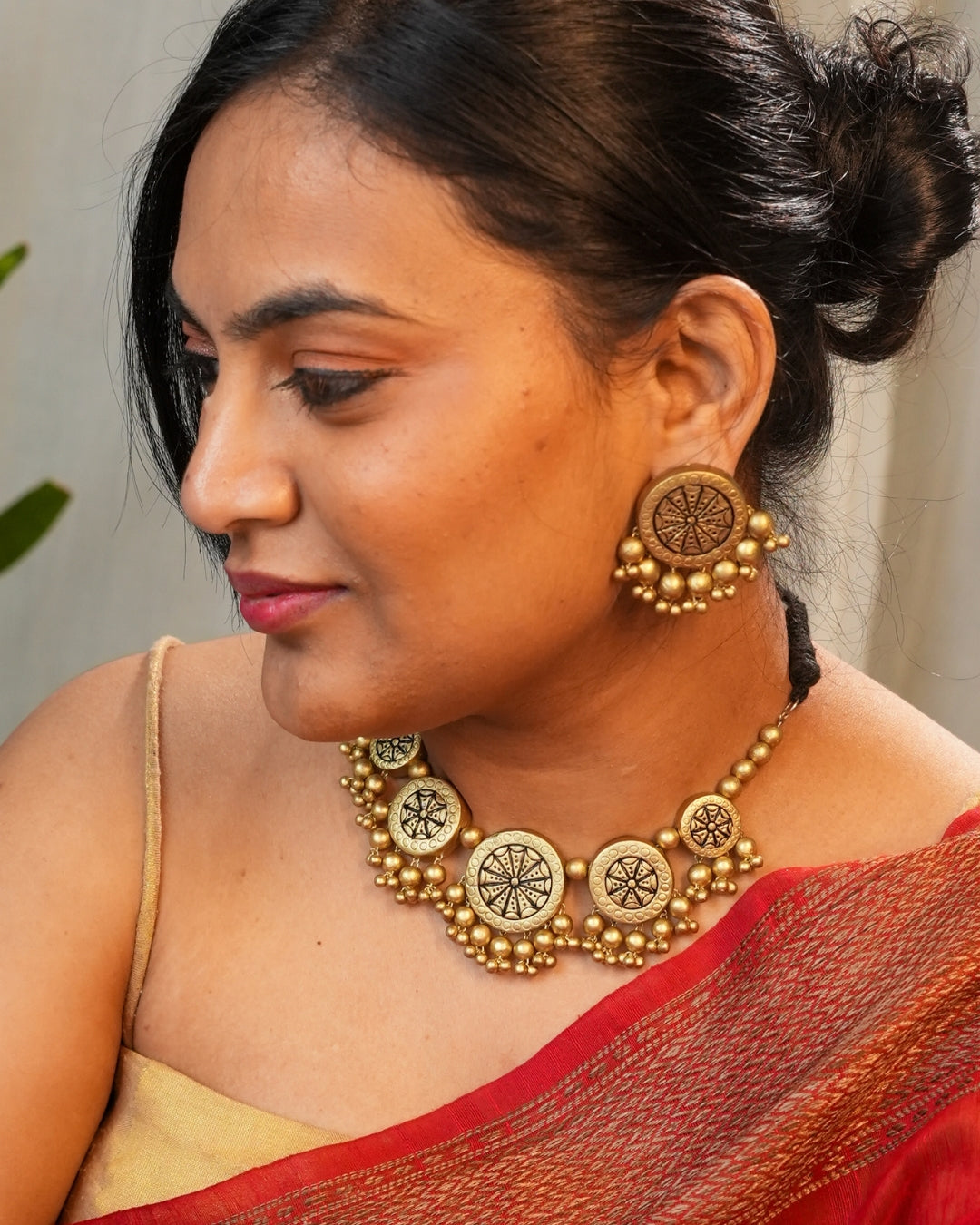 Gold-Necklace-Set-For-Friends-Wedding