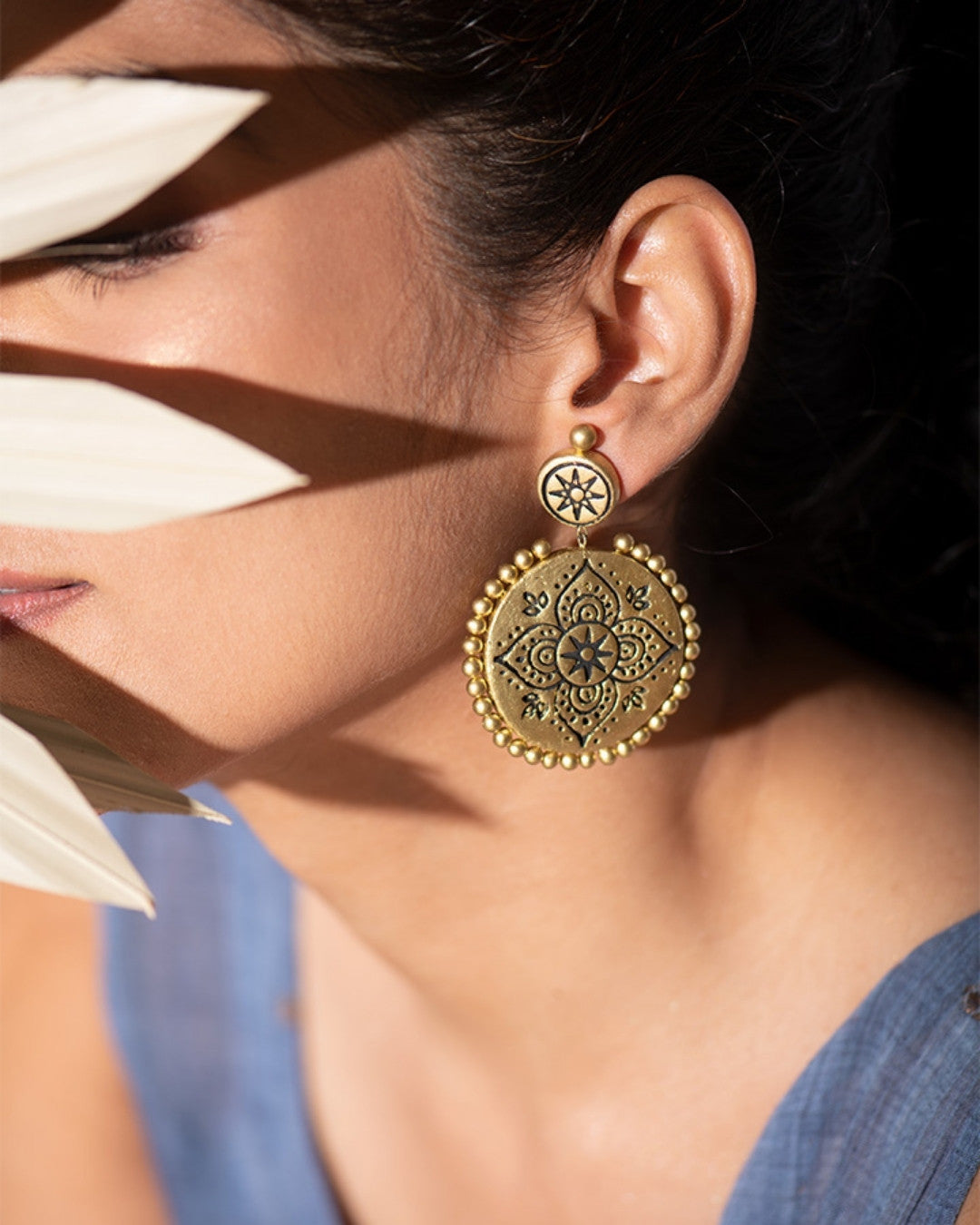 Traditional-Gold-And-Black-Chandbali-For-Mehendi