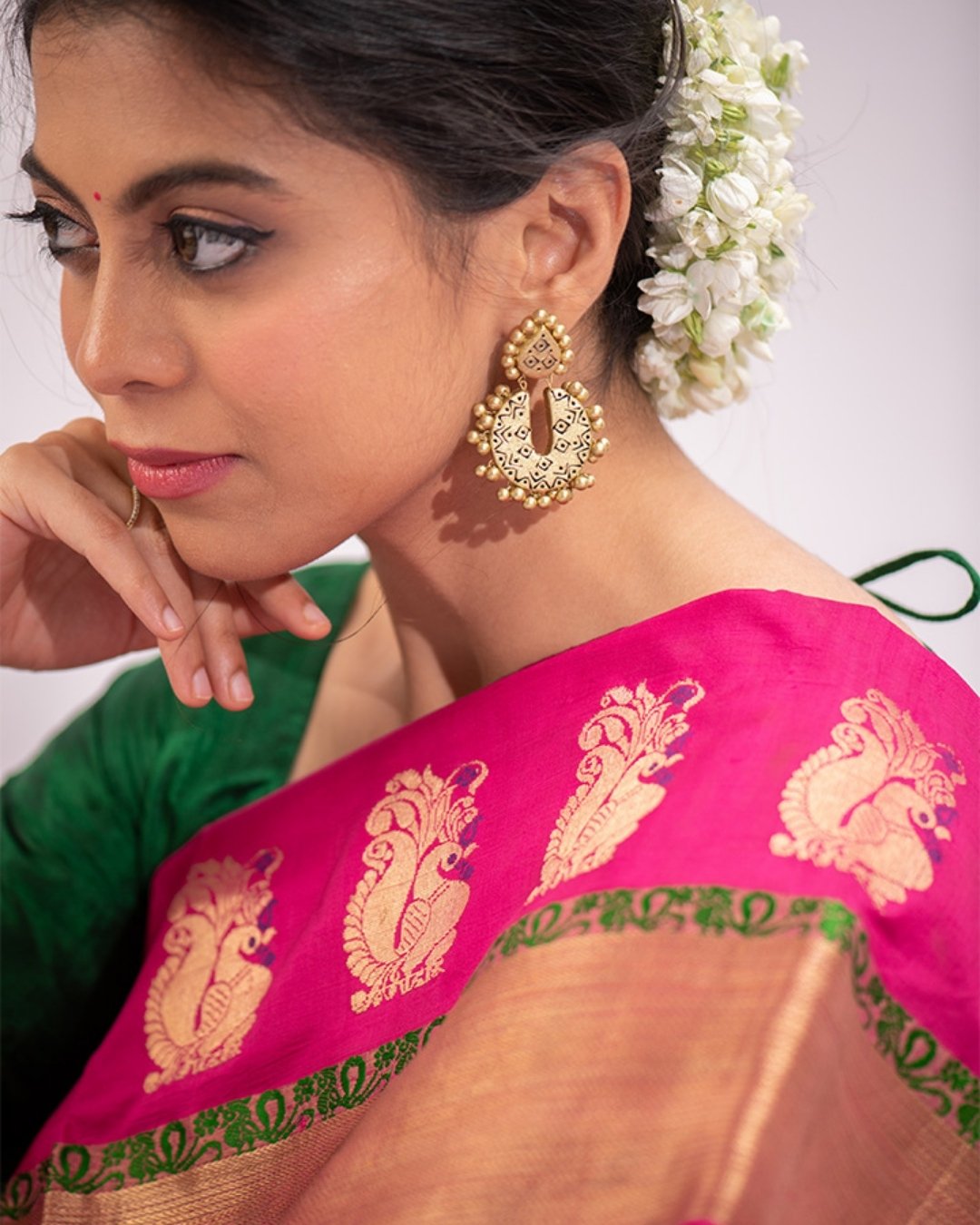 Traditional-Gold-And-Black-Chandbali-For-Mehendi