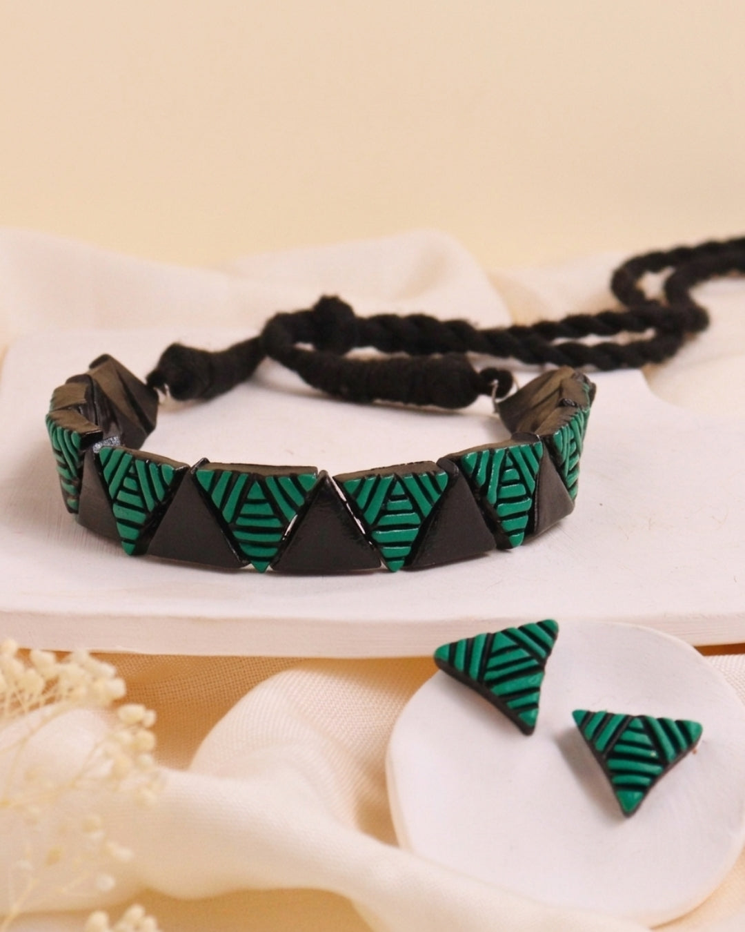 Black-Handcrafted-Necklace