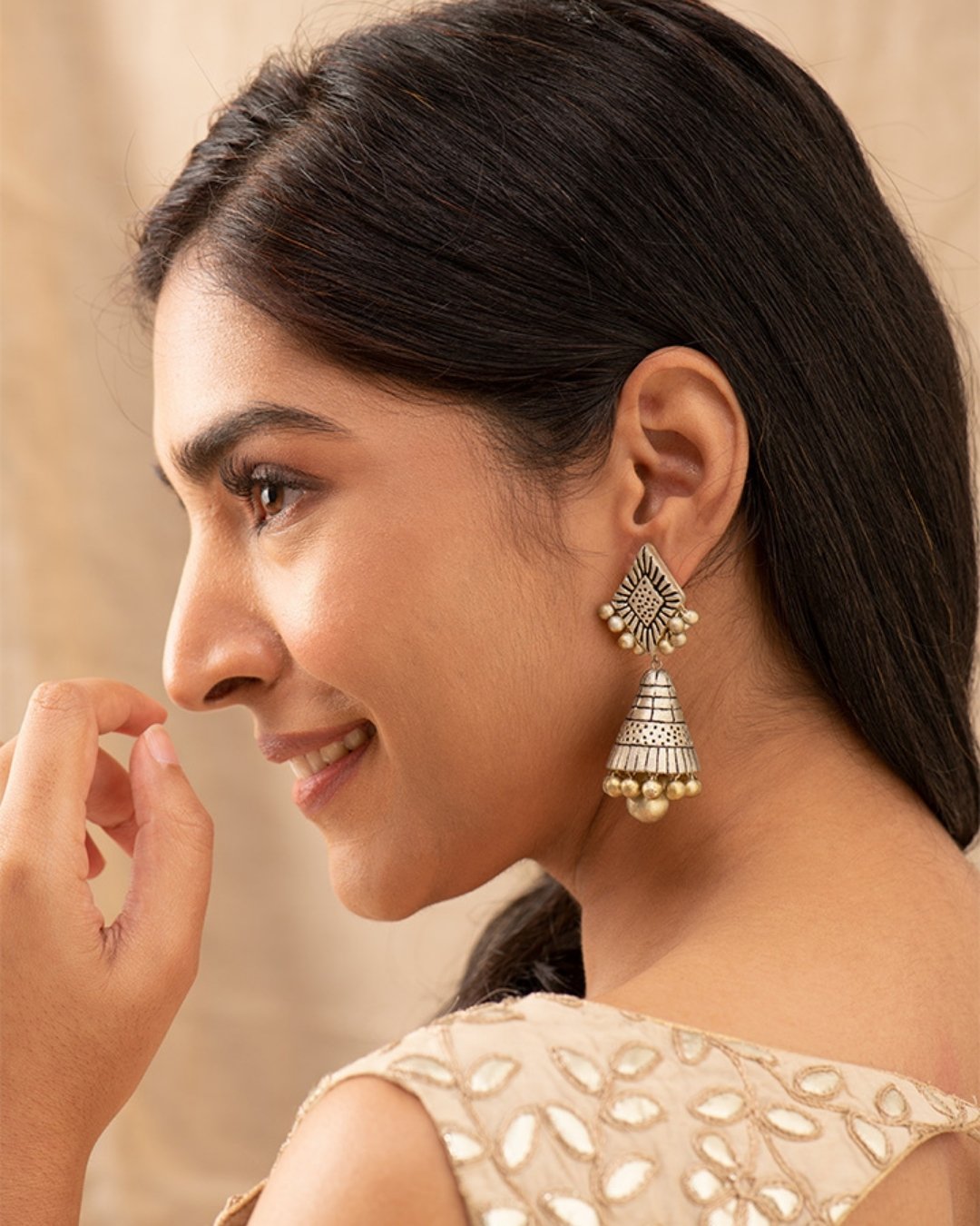 Silver-And-Mettalic-Traditional-Jhumki-For-Sangeet