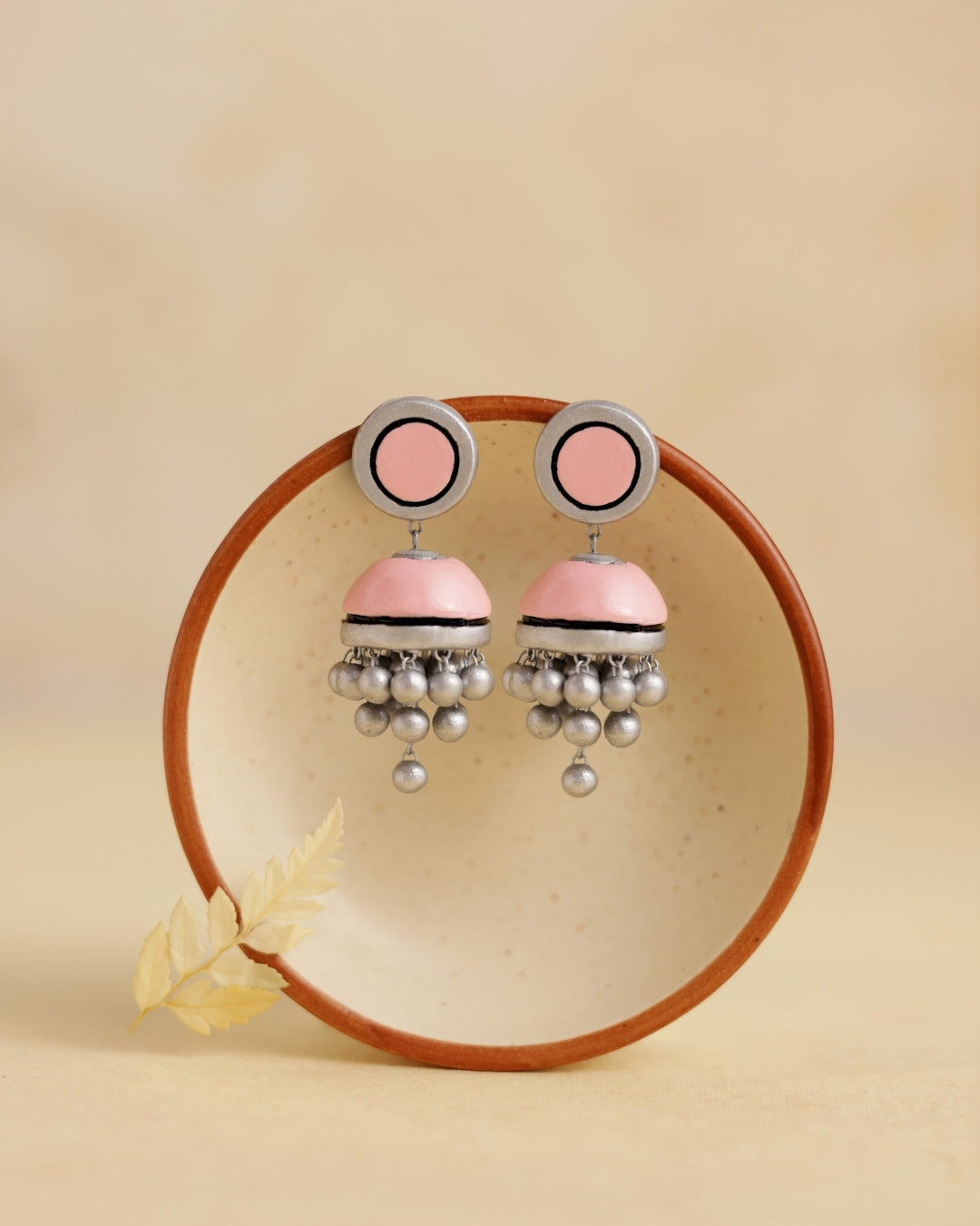 Handamde-jhumka