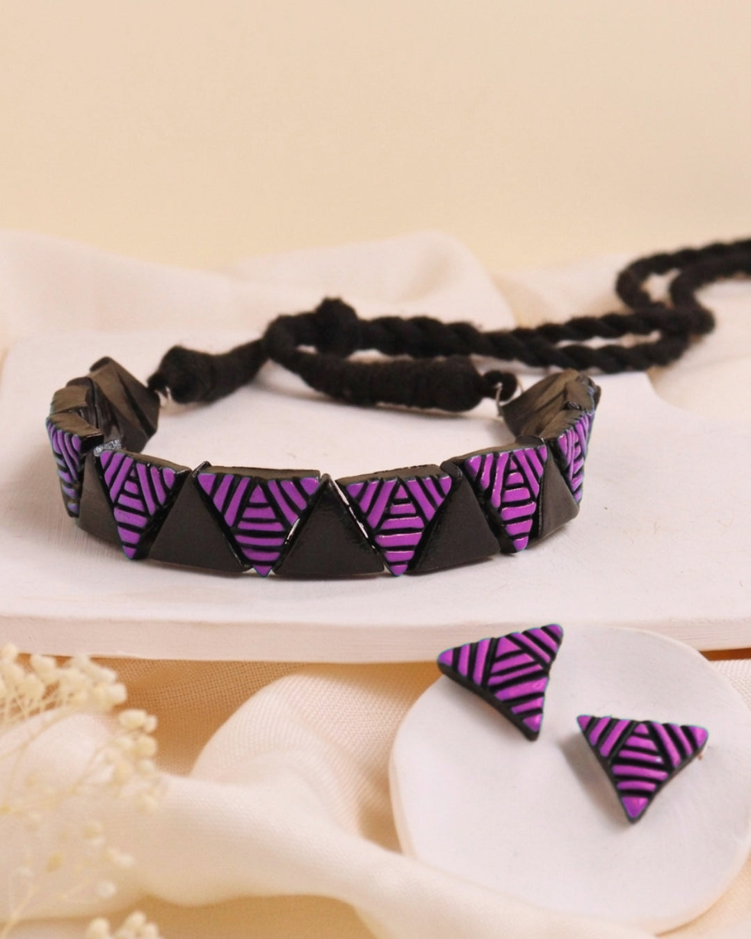 Pink-choker-for-deep-neck