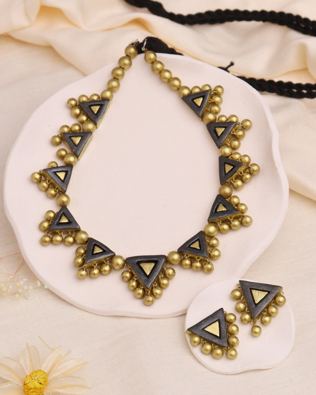 Gold-Necklace-Set-For-Friends-Wedding