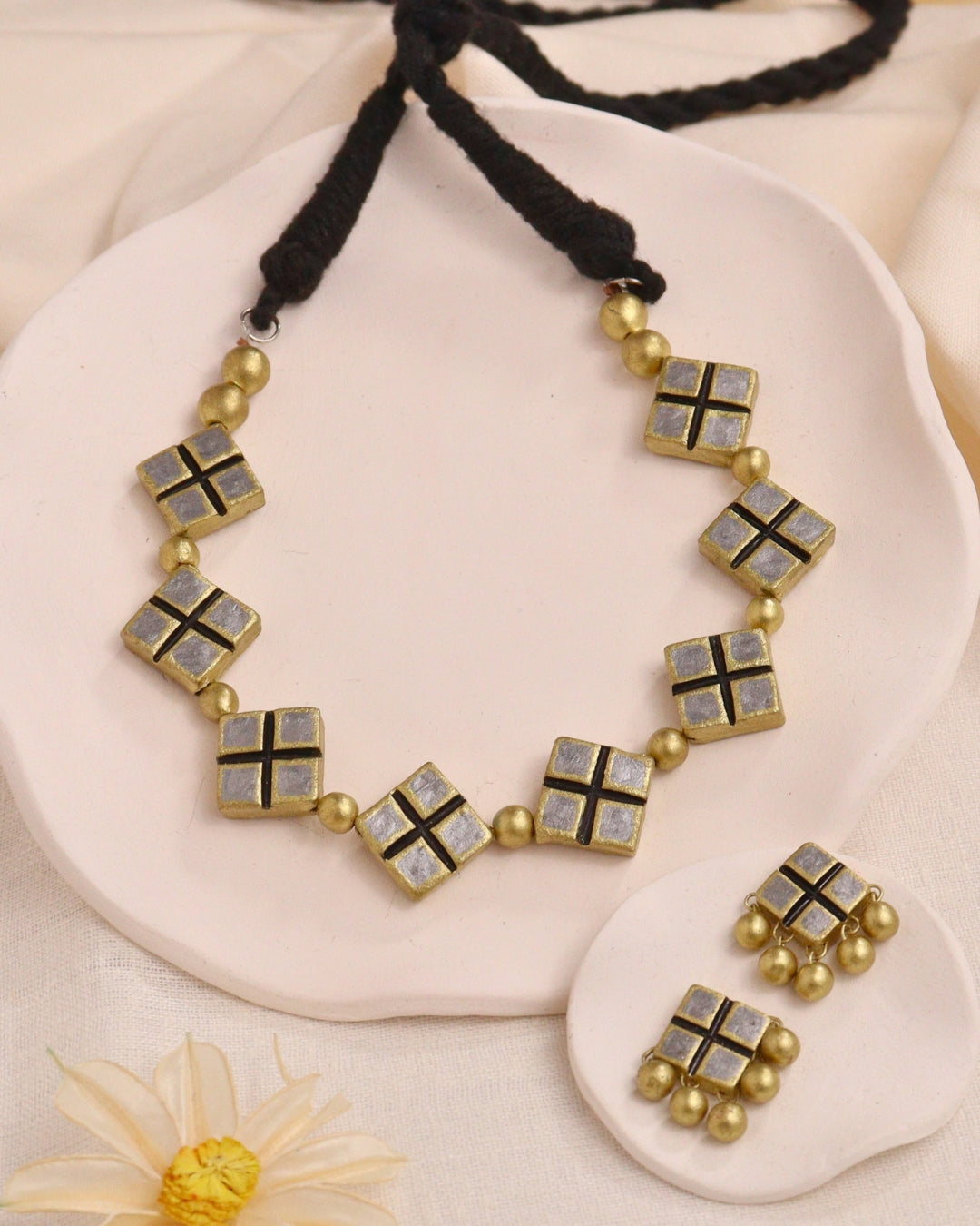 Contemporary-Necklace-For-Mehendi
