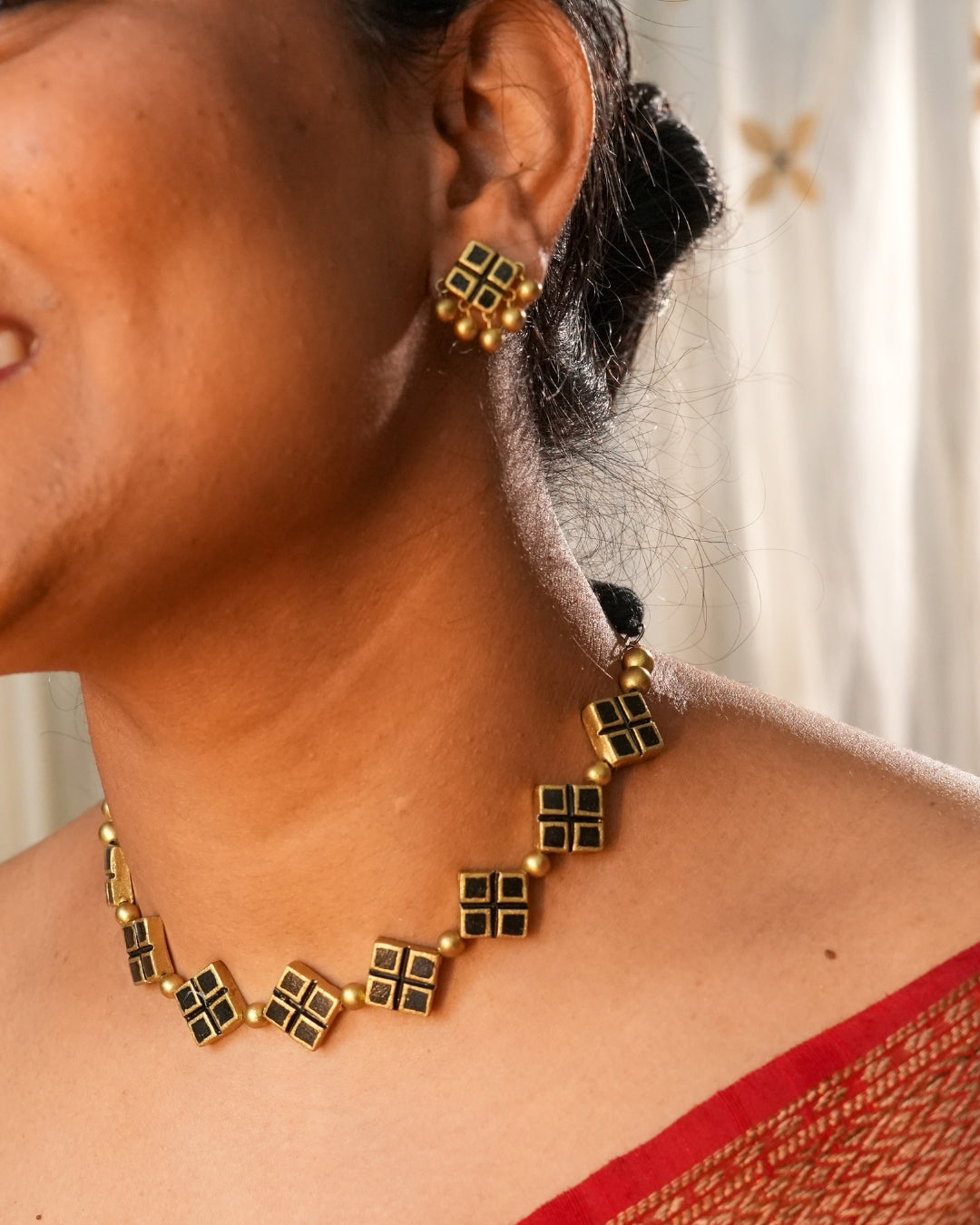 Contemporary-Necklace-For-Mehendi