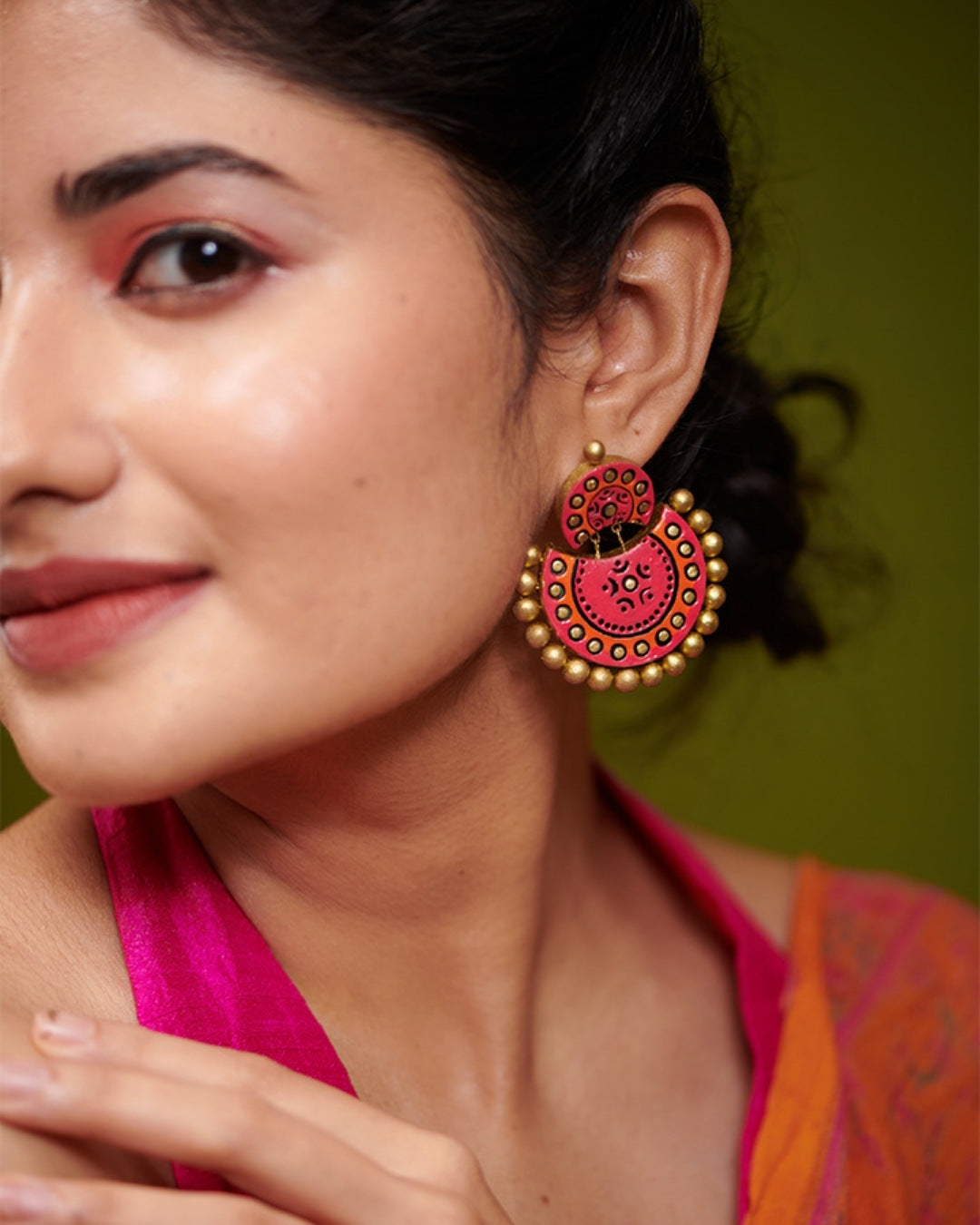 Traditional-Gold-And-Pink-Chandbali-For-Mehendi