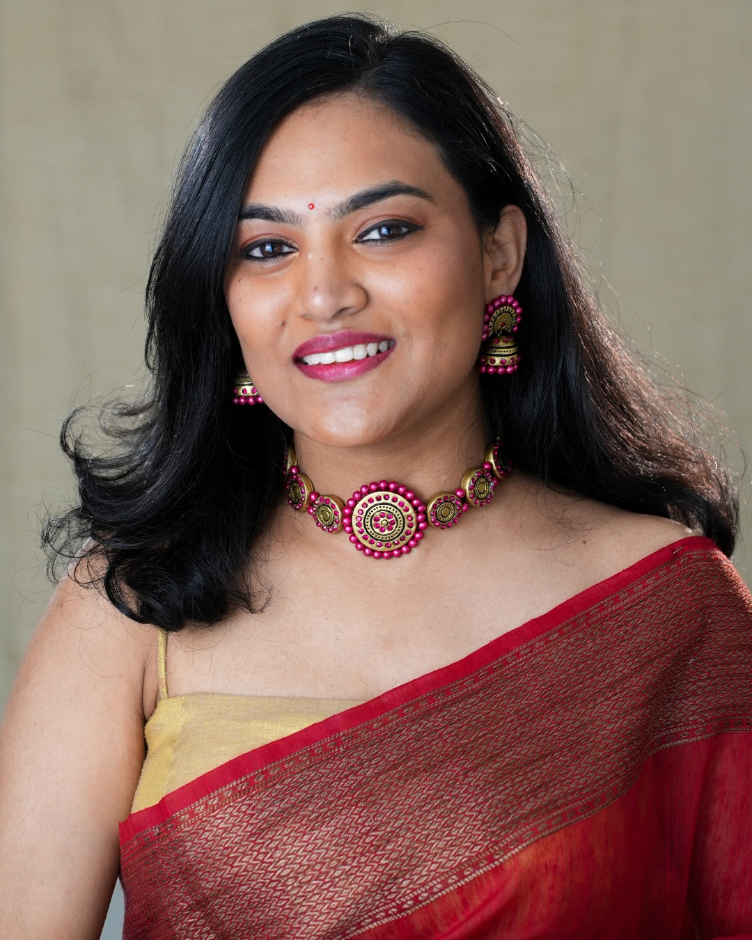 Festive-Gold-And-white-Small-Statement-Necklace