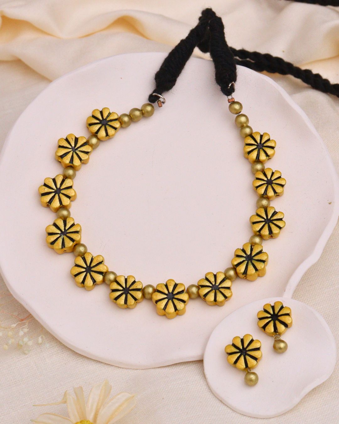 Floral-short-choker