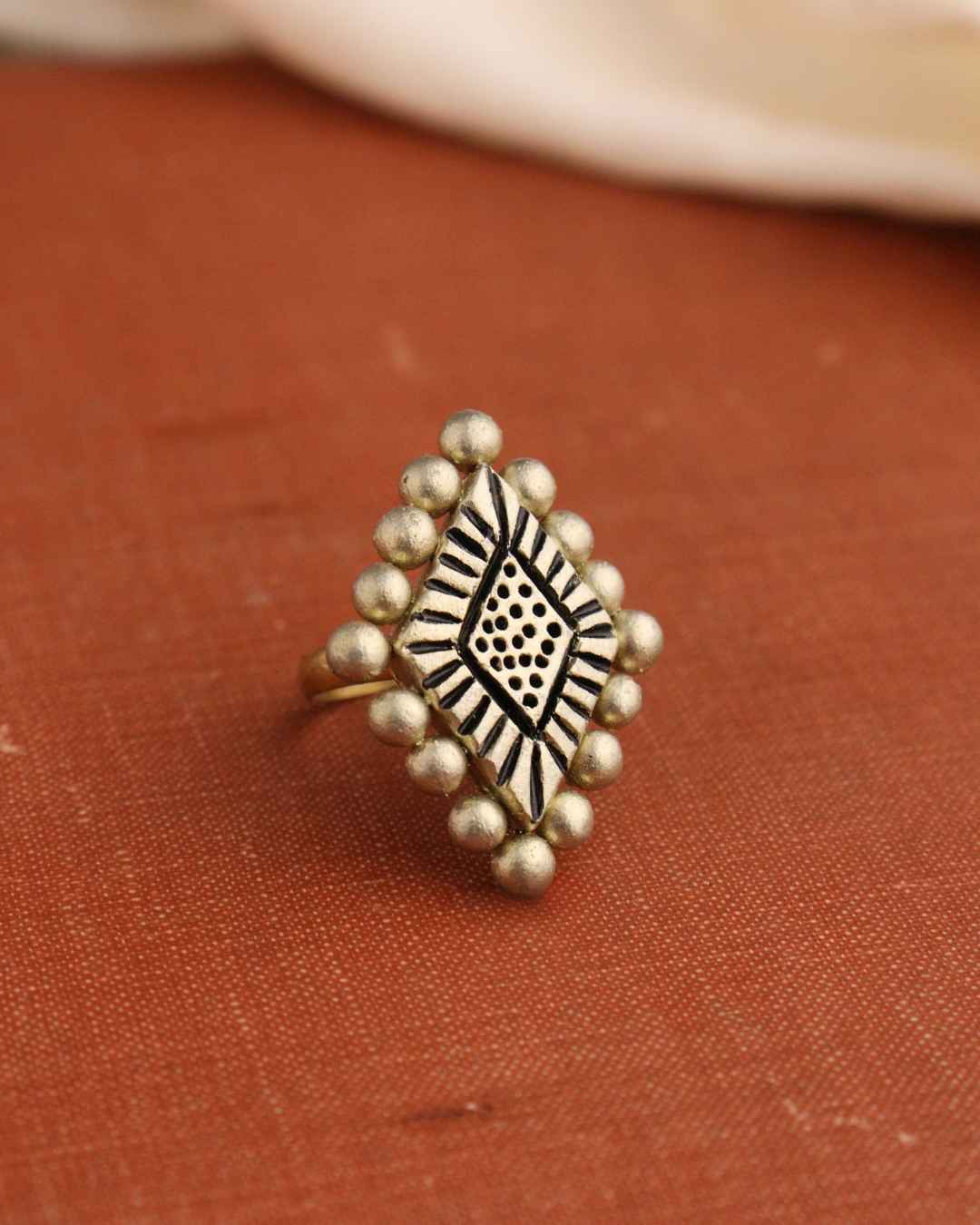 silver-finger-ring-weddings