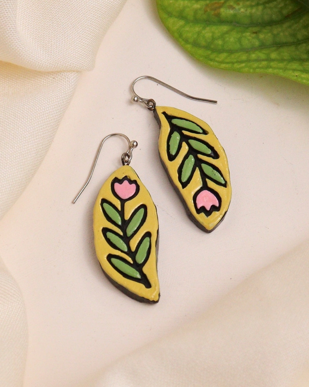 Tulip Vine Hangings