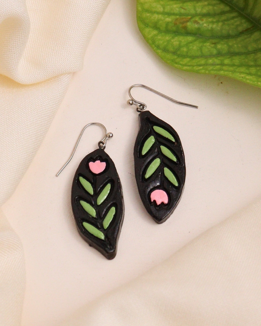 Tulip Vine Hangings