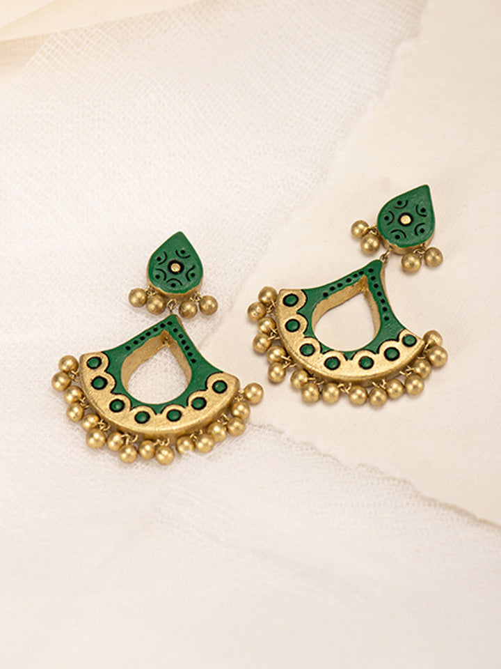 Green-Hanging-Earrings