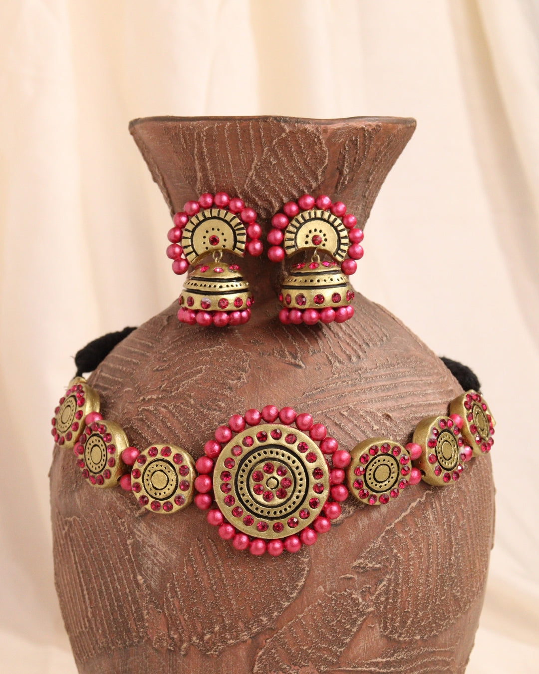 Gold-And-white-Festive-pendant-set