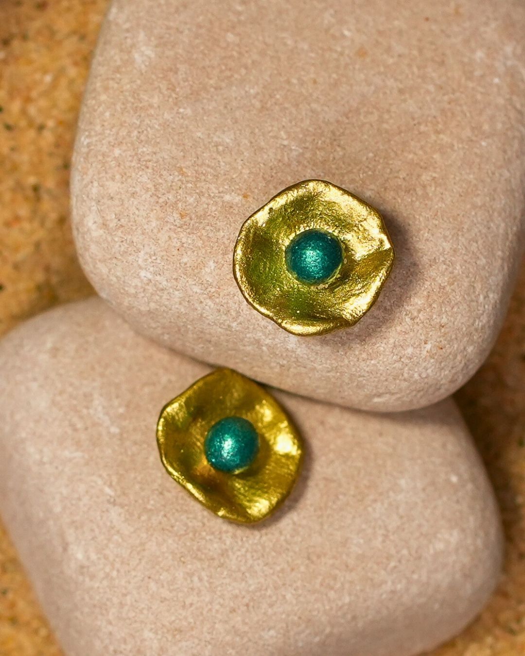 Light-stud-earrings