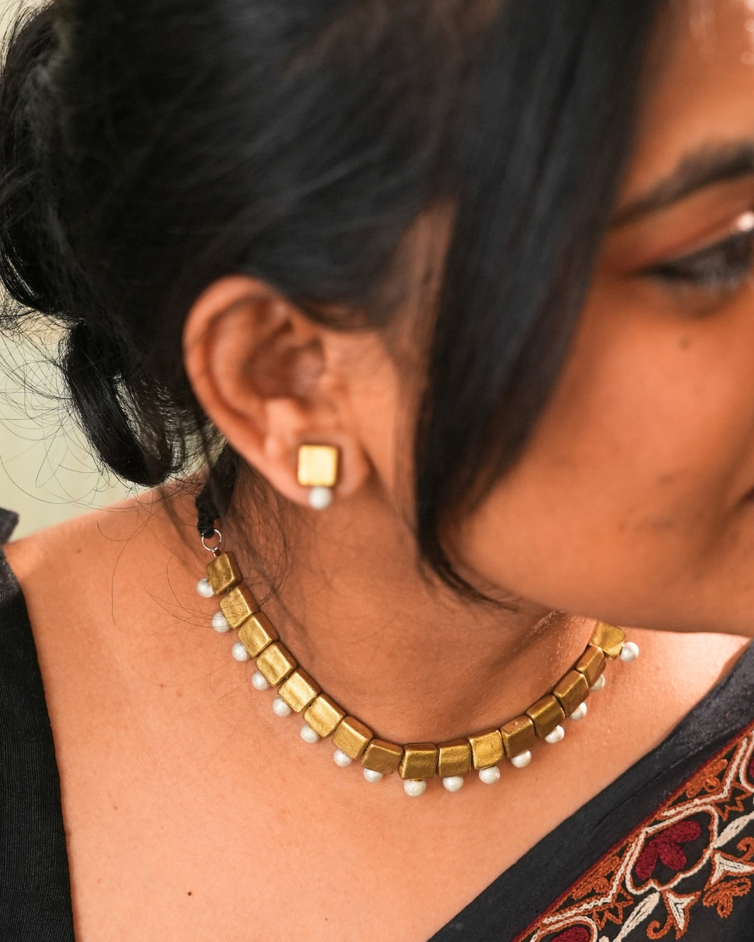 Contemporary-Short-choker