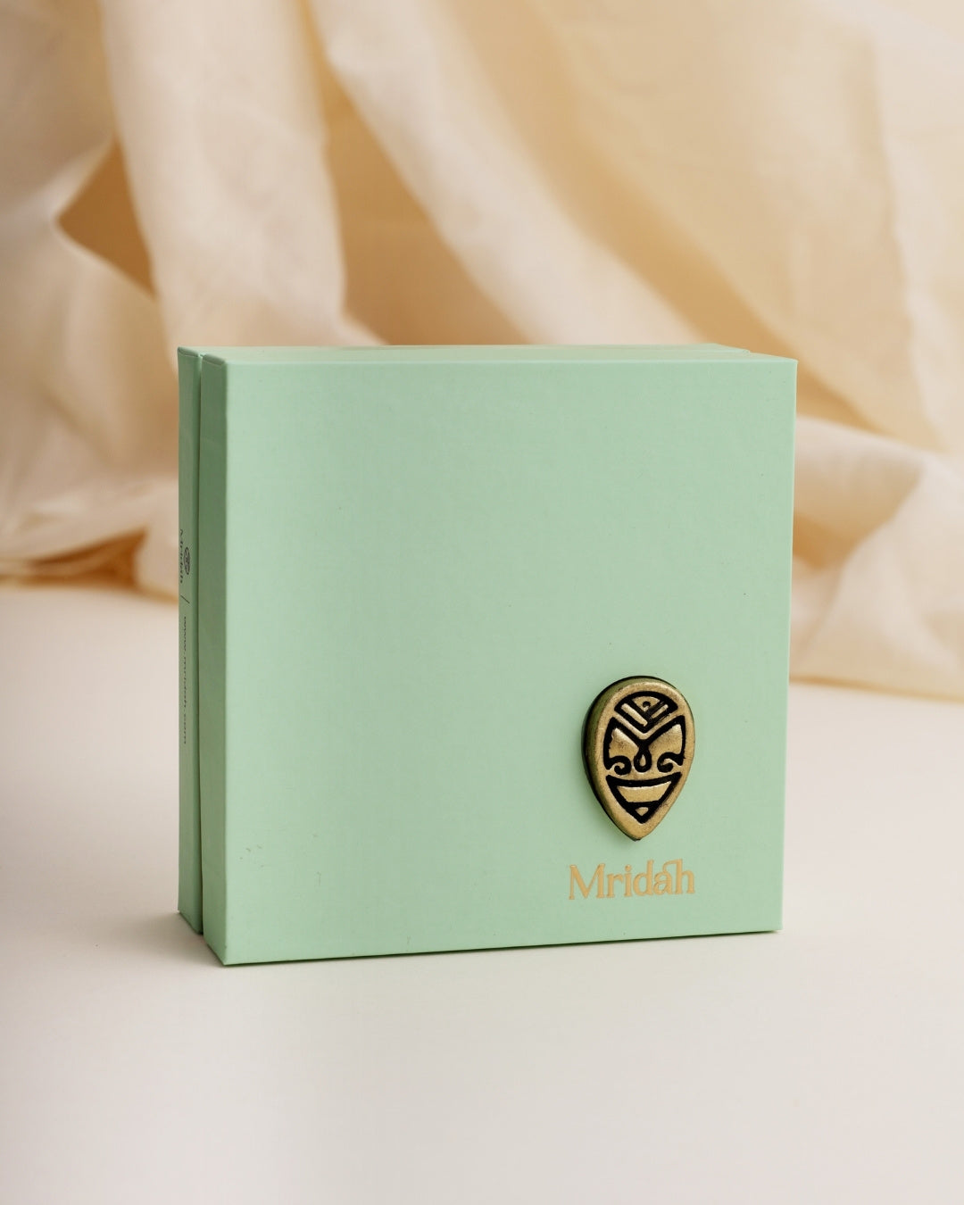 gift-box-earrrings
