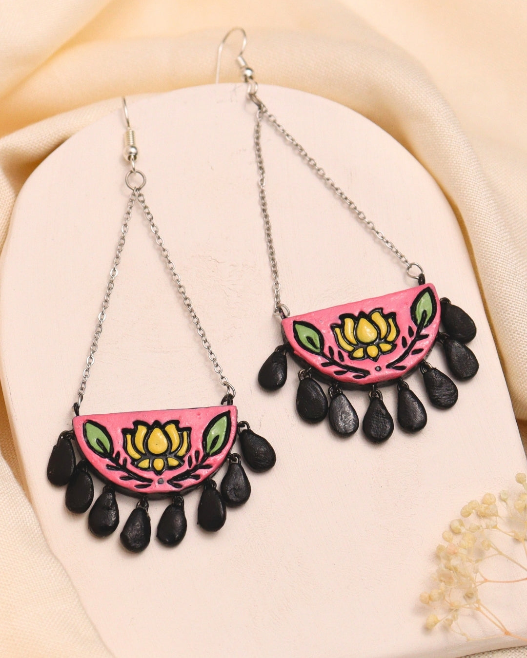 black-long-earrings