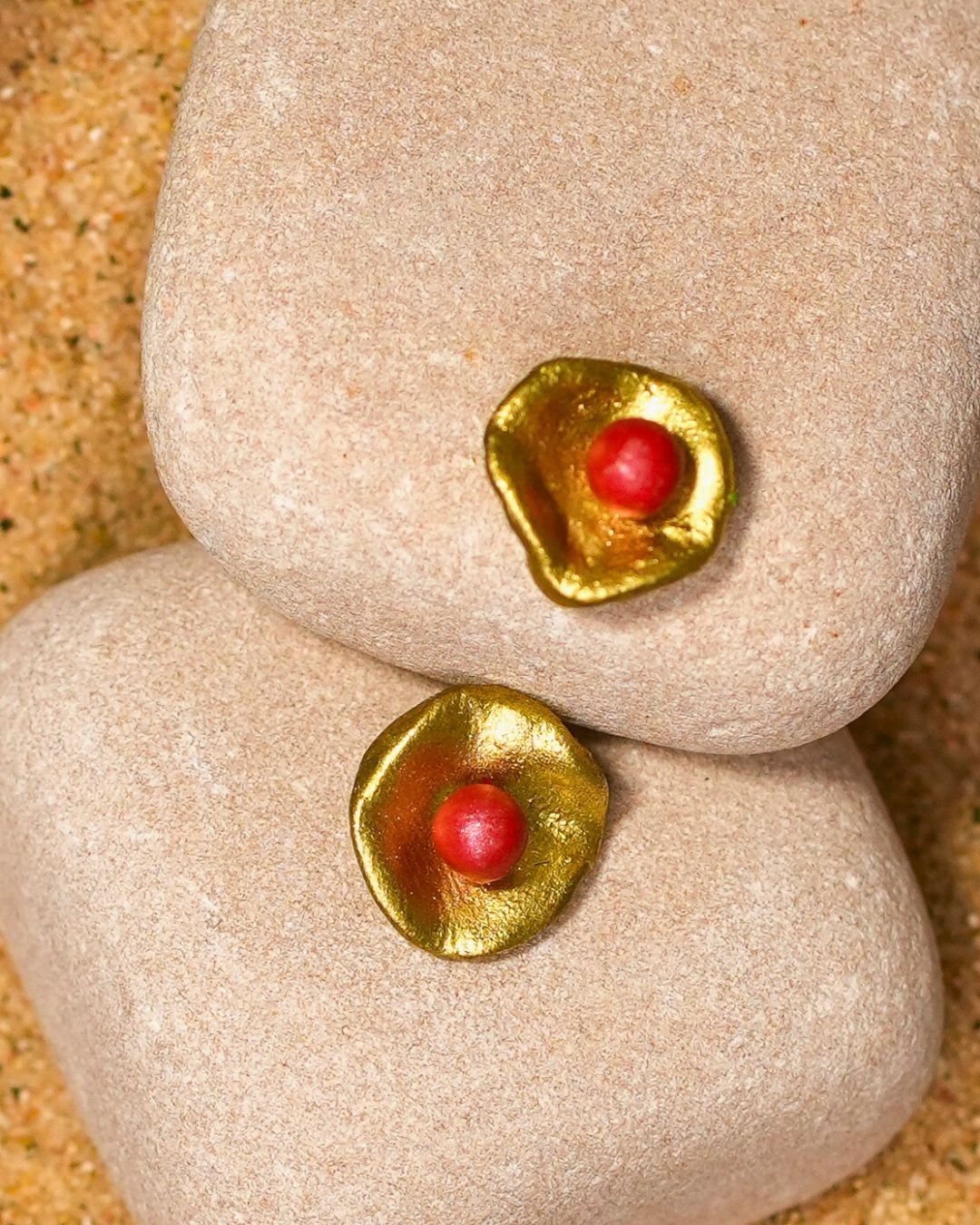 red-terracotta-studs