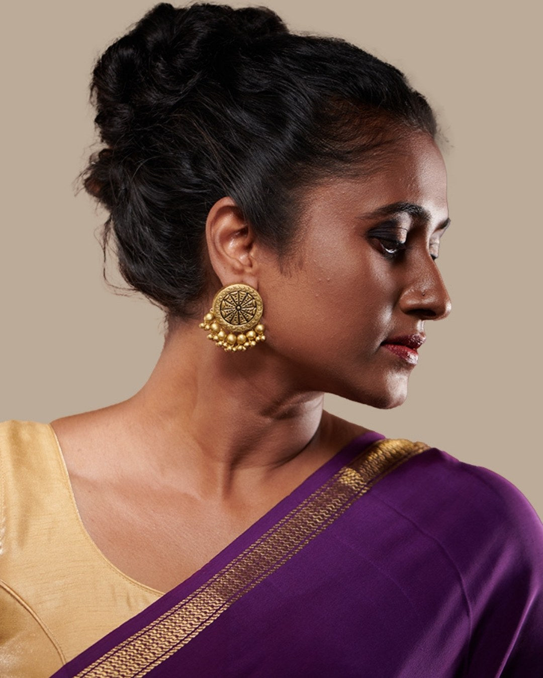 stud-earrings-women