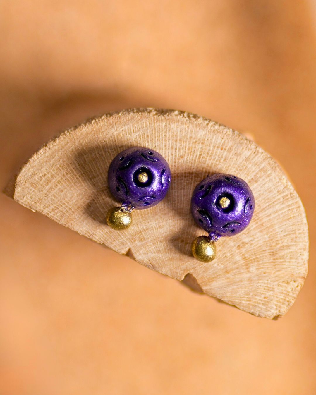 stud-earrings-women