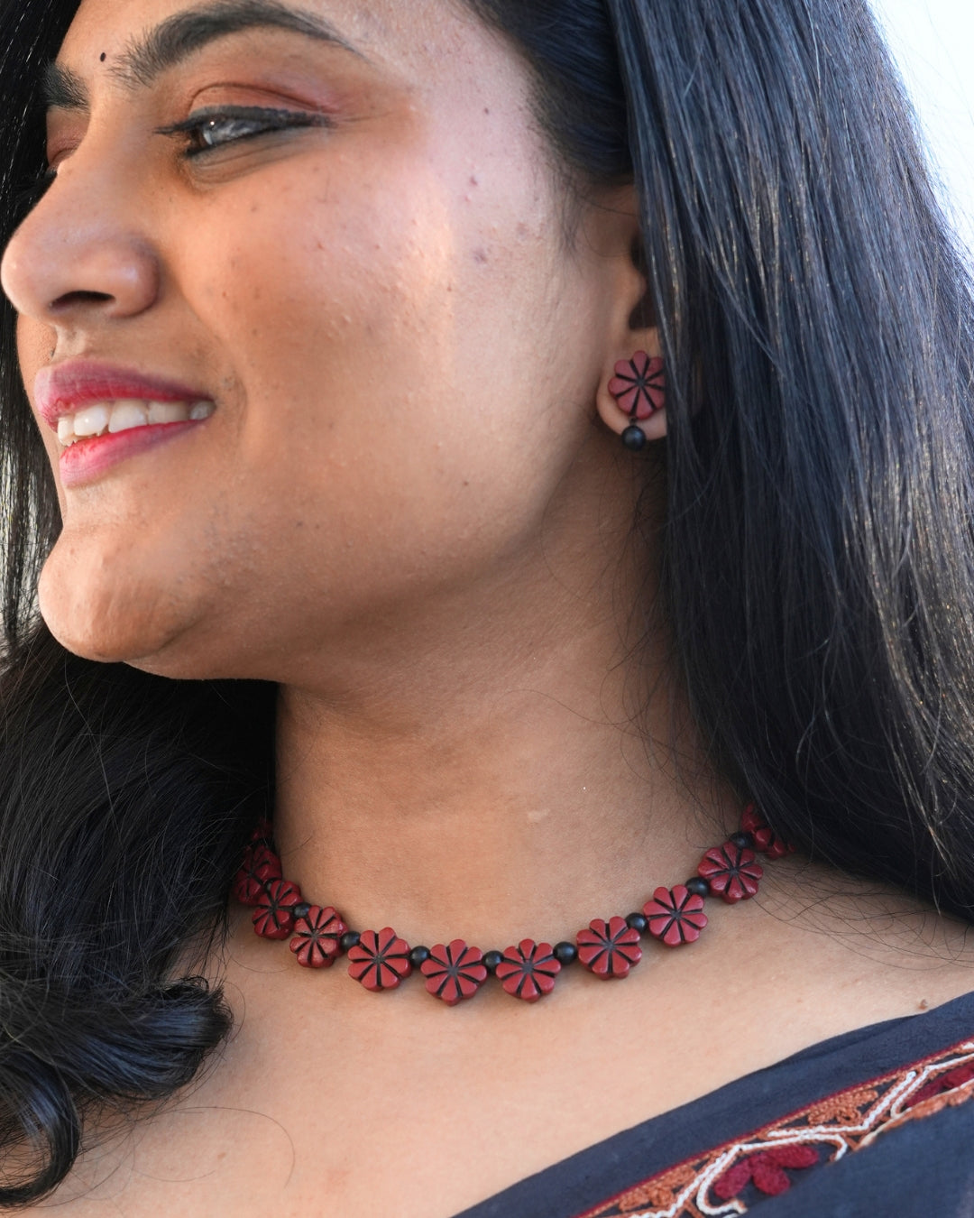 Red-And-Black-Minimal-dainty-set