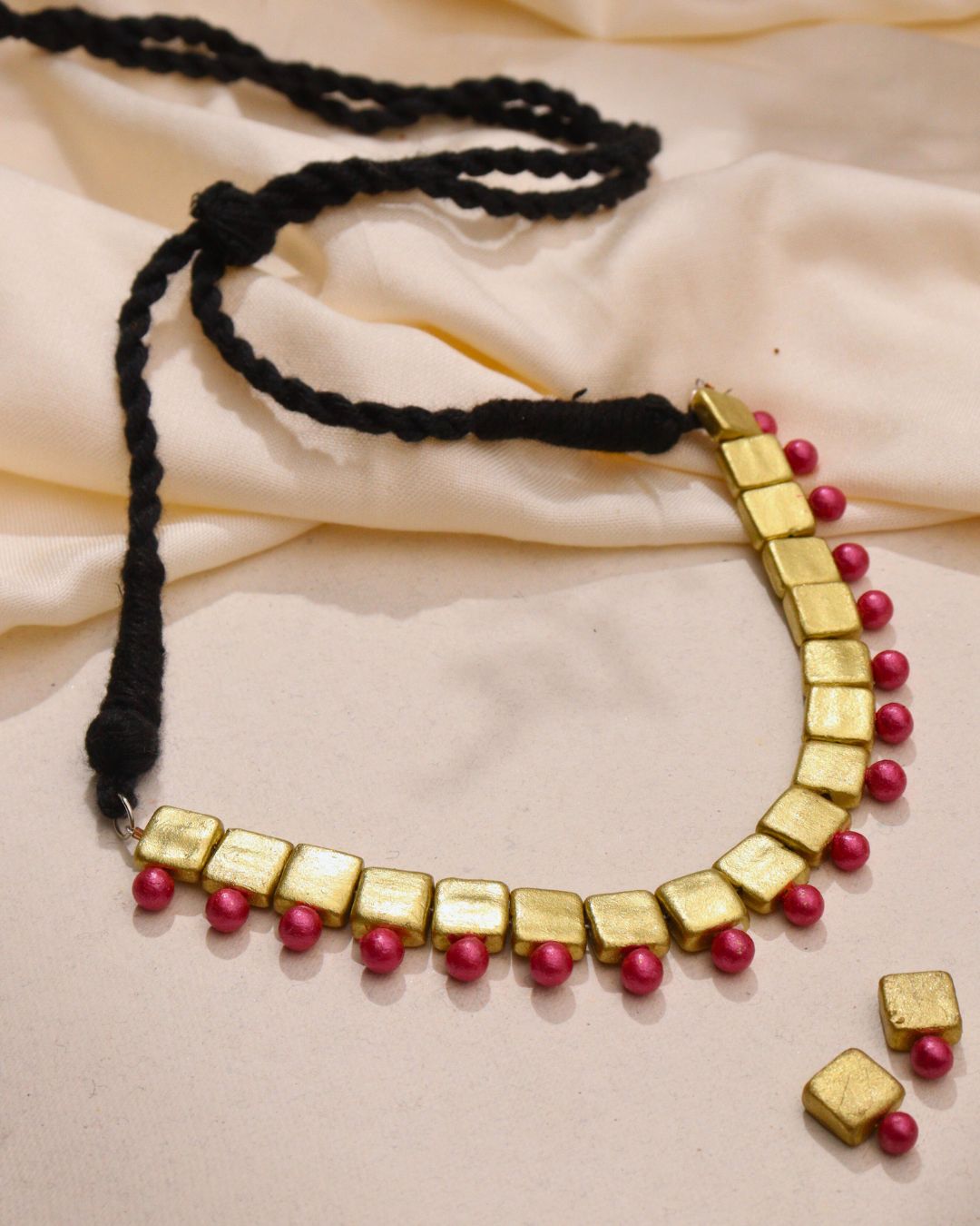 Green-And-Red-Minimal-dainty-set