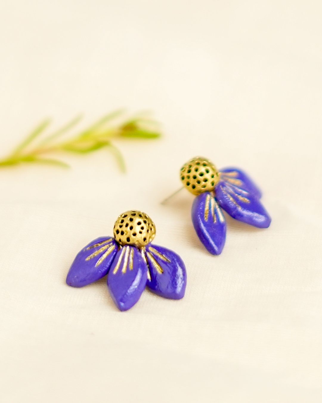 stud-earrings-women