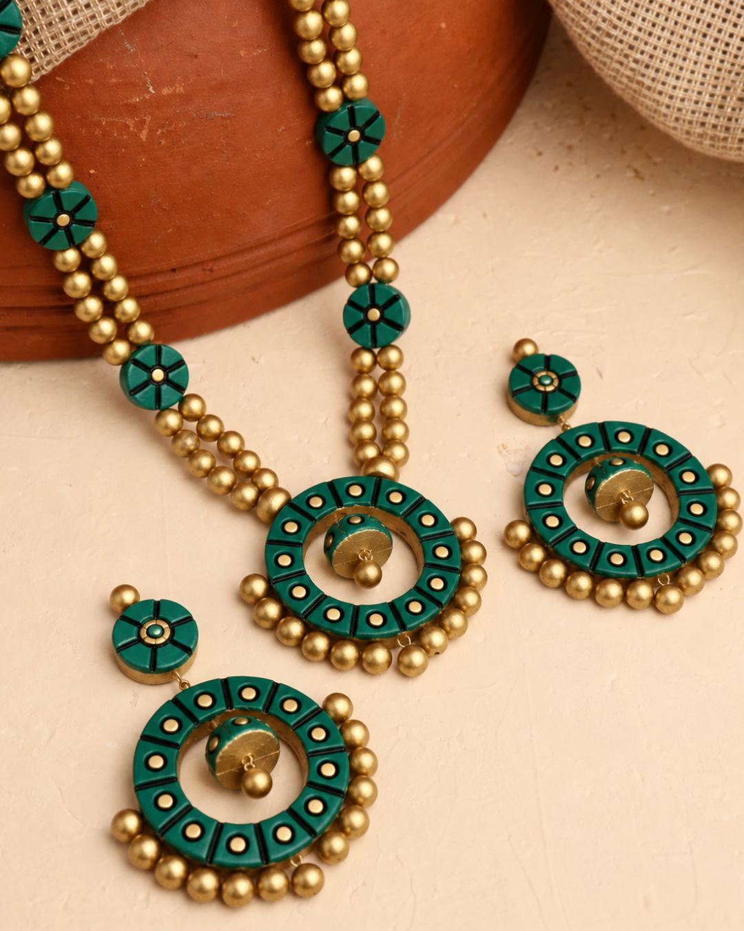 green-long-necklace