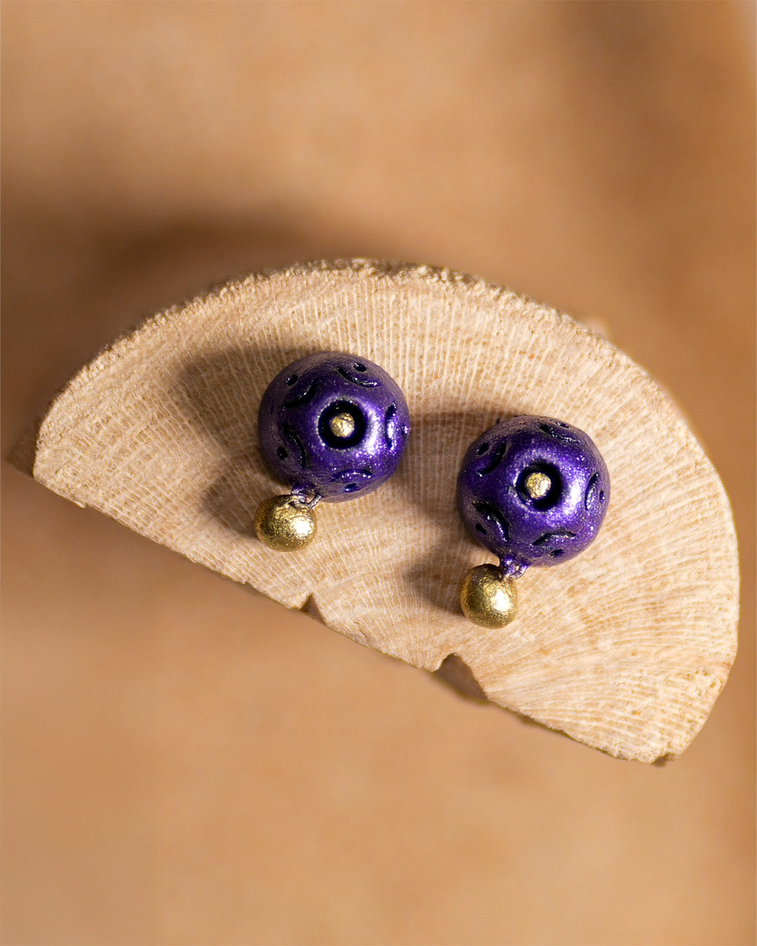lightweight-stud-earrings