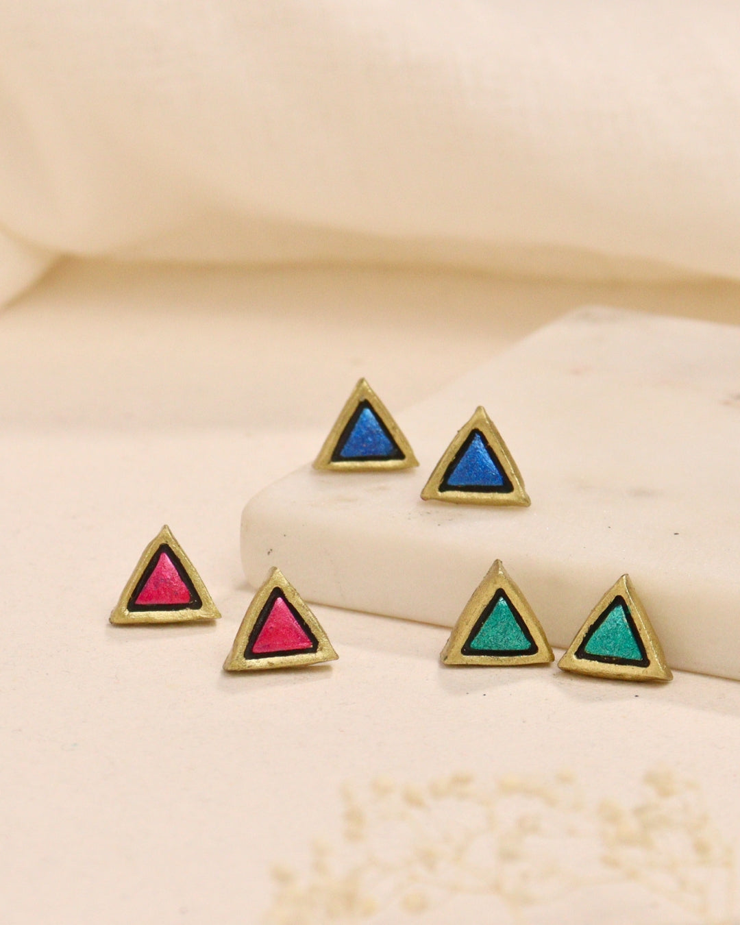 stud-earrings-saree