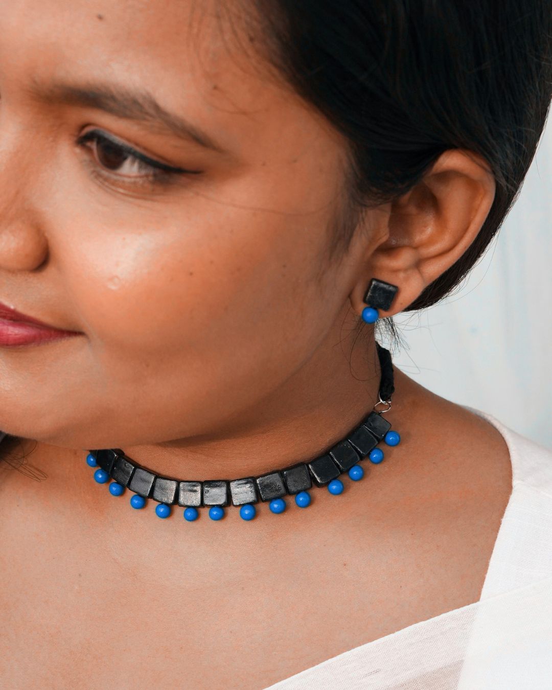 blue-minimal-bead-necklace