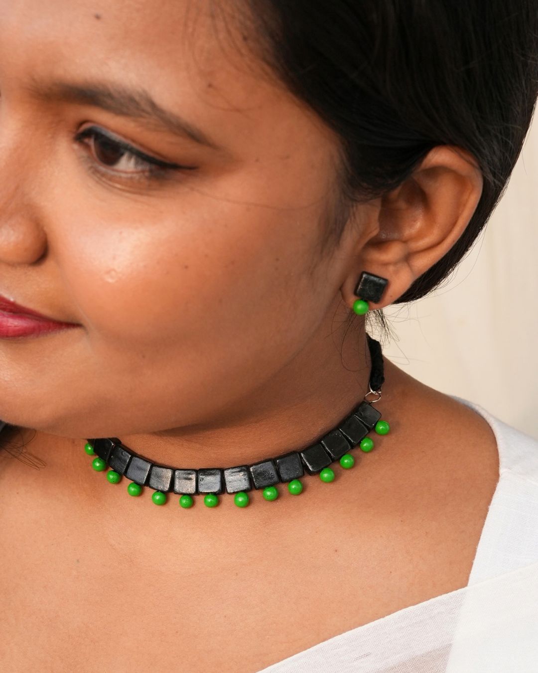 green-minimal-bead-necklace