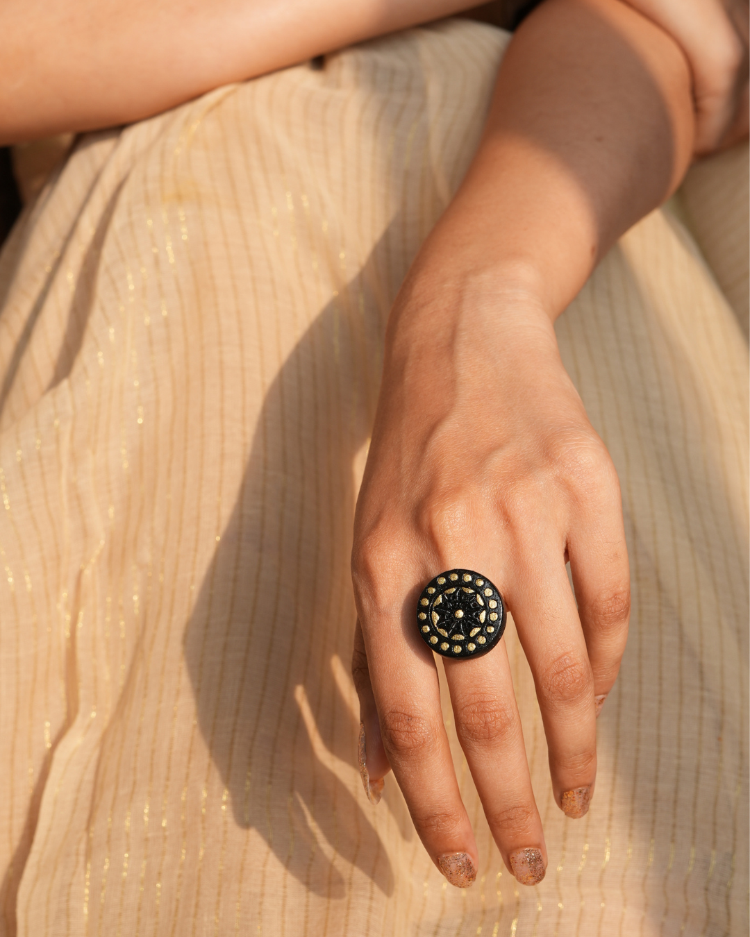 black ring