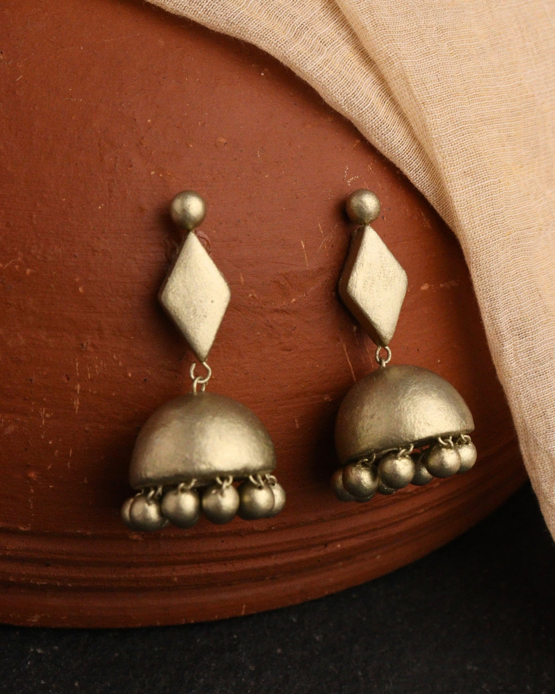 silver-lighweight-jhumka-women