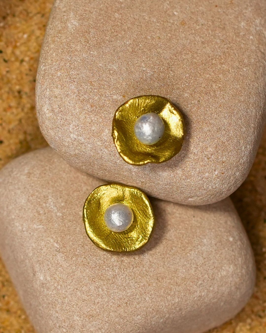 white-pearl-stud-earrings